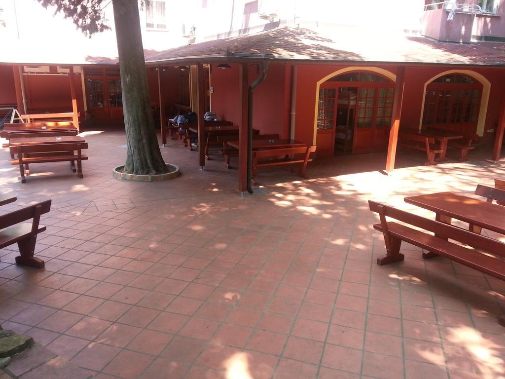 Europa Hostel Portorož Exteriör bild